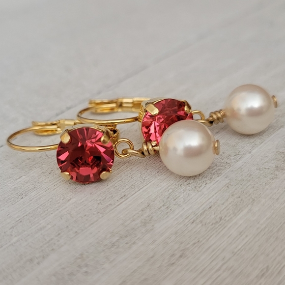 Austrian Crystal and Pearl Earrings in Gold - Picture 4 of 7